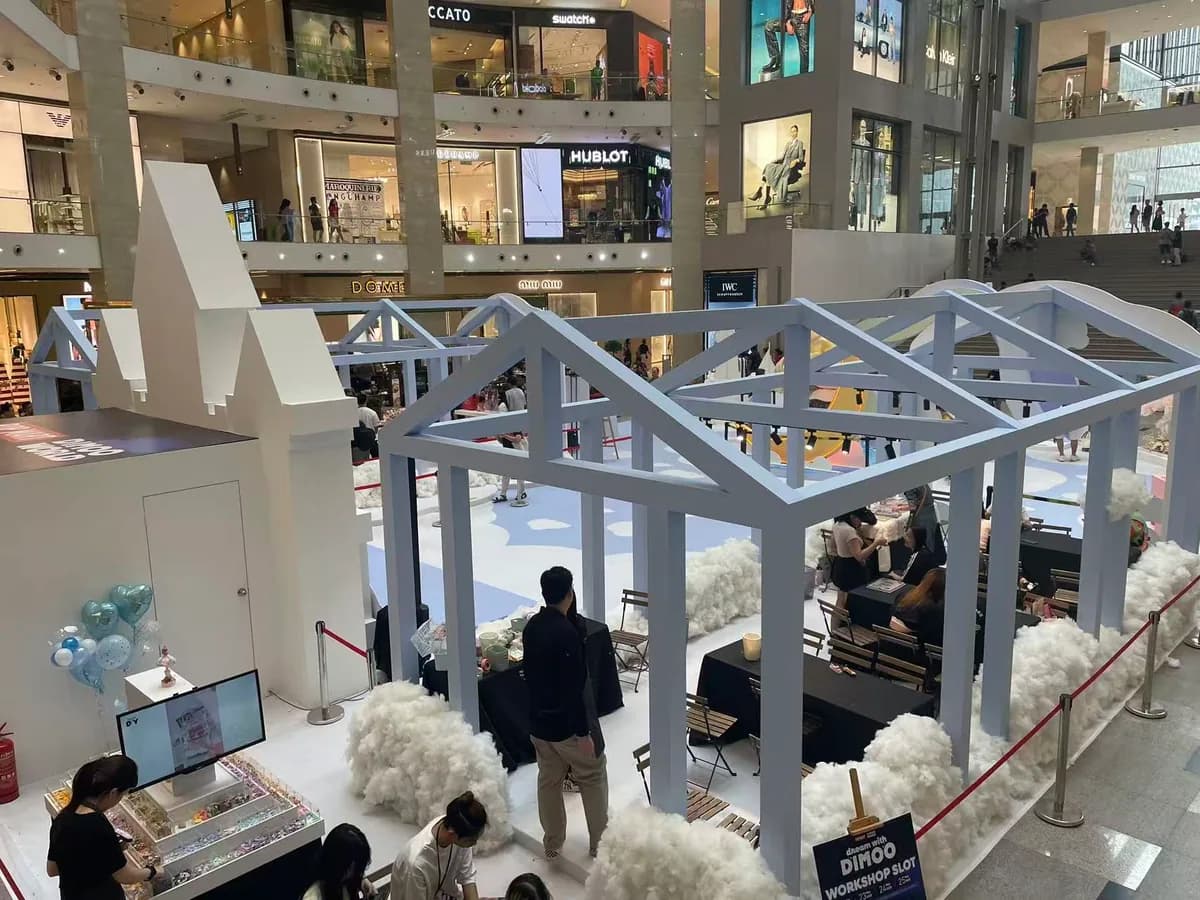 Open-frame display structures and visitor activity inside a completed mall activation